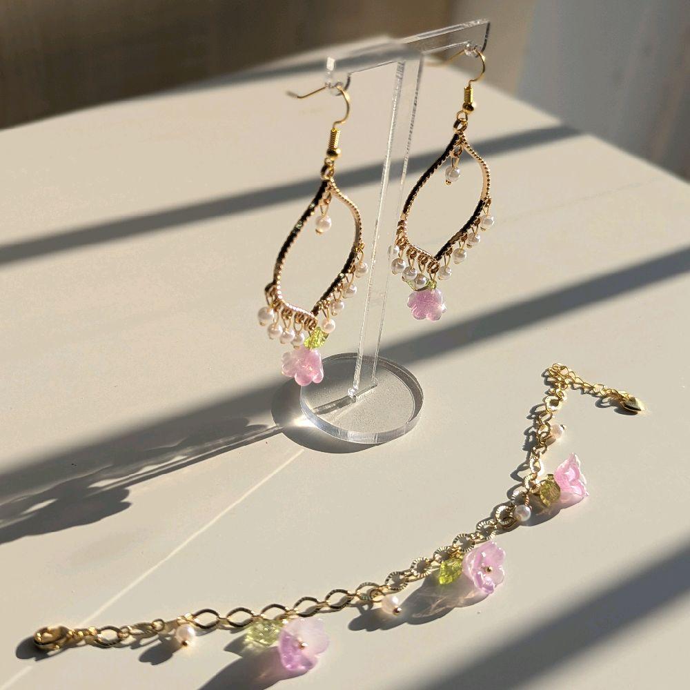 White Pearl Purple Flower Gold Earrings and Bracelet Set