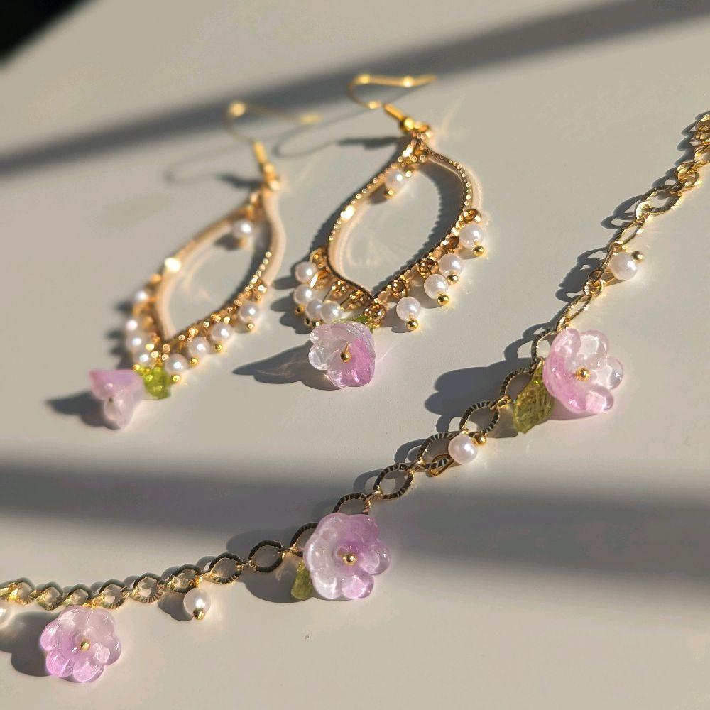 White Pearl Purple Flower Gold Earrings and Bracelet Set