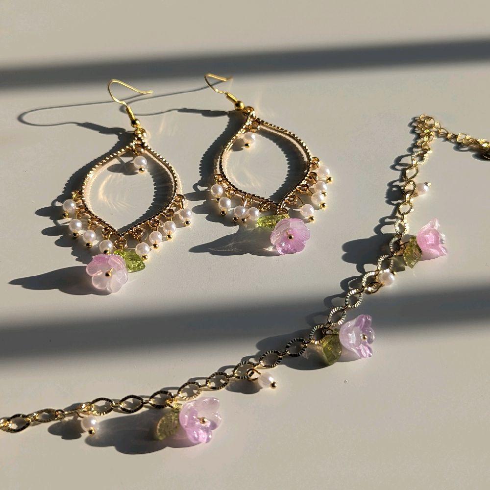 White Pearl Purple Flower Gold Earrings and Bracelet Set