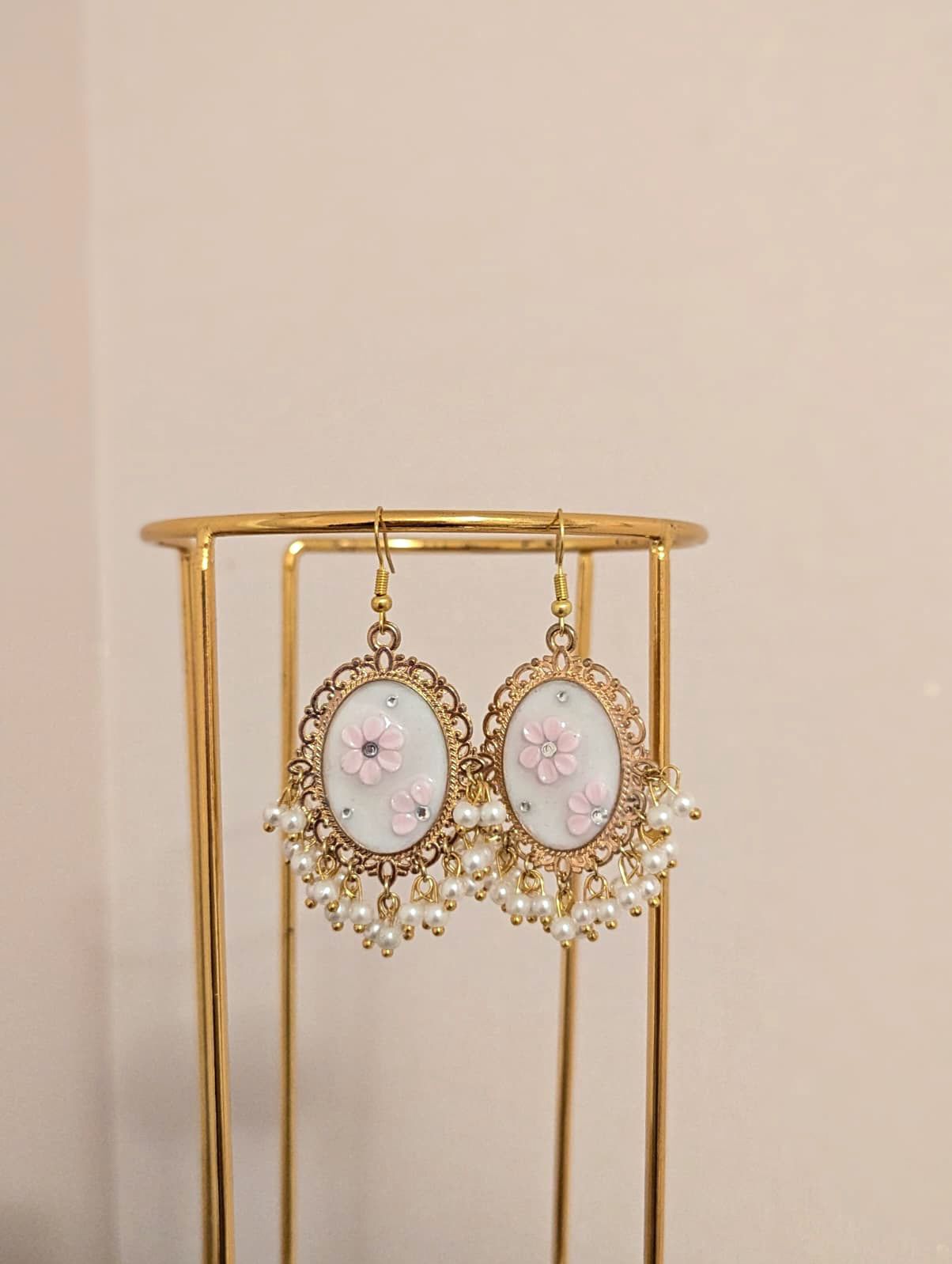 Pink flowers on white with pearls - gold earrings