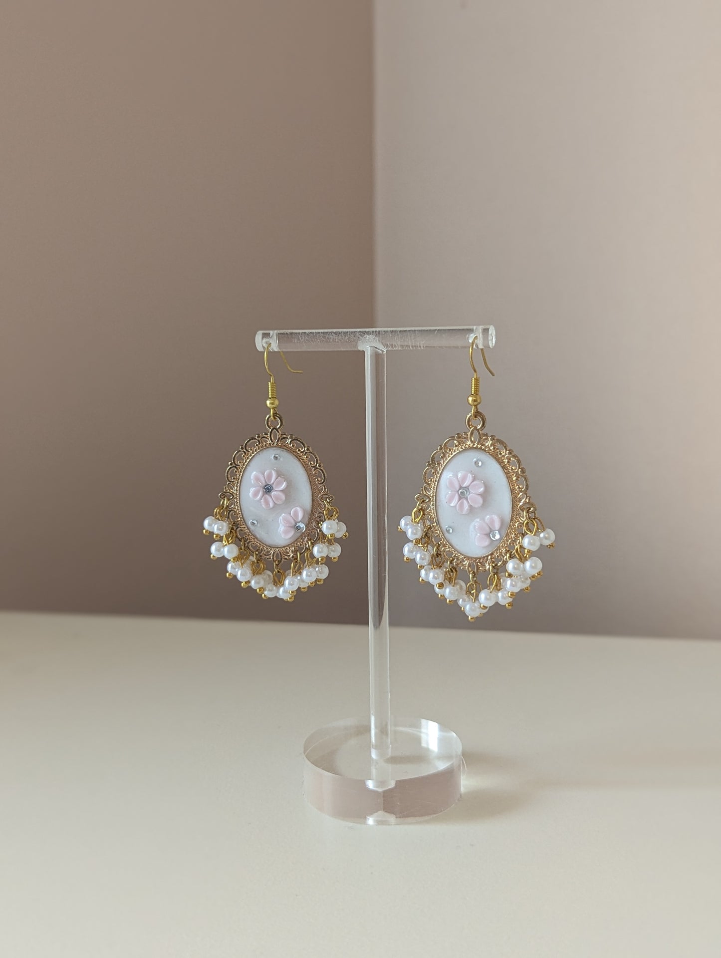 Pink flowers on white with pearls - gold earrings